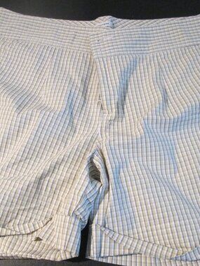 NWOT Ladies sz 16 Tan and white plaid shorts by Dockers Ideal fit
